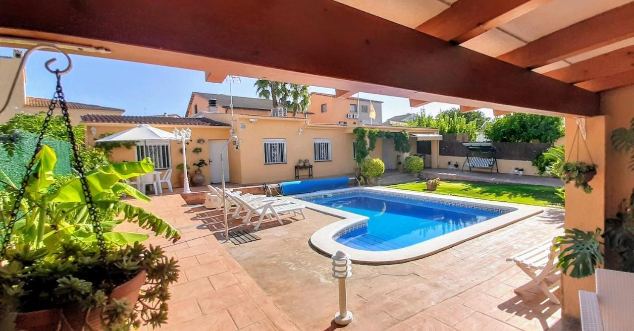 Chalet Vacacional Con Piscina Privada Y Barbacoa Tarragona Exteriör bild