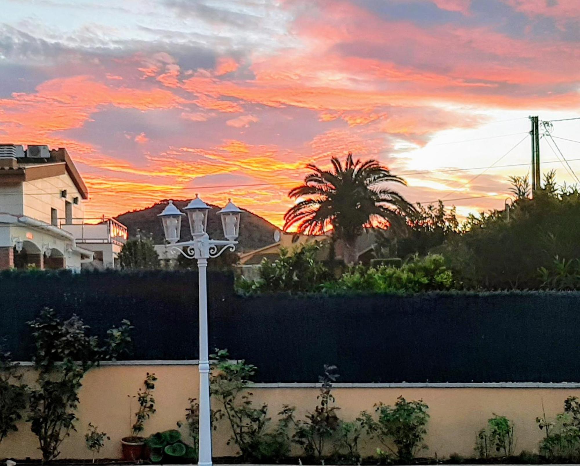 Chalet Vacacional Con Piscina Privada Y Barbacoa Tarragona Exteriör bild